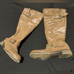 Light Brown Cactuss Boots in size 8.5. Preloved in great condition.